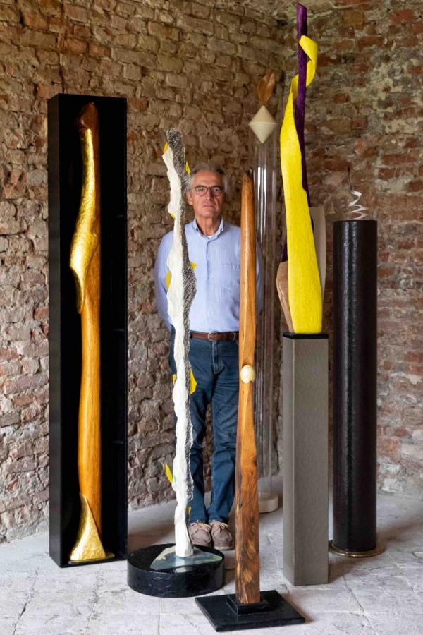L'artista Andrea Armagni espone in. Vignale nella chiesa dell'Addolorata